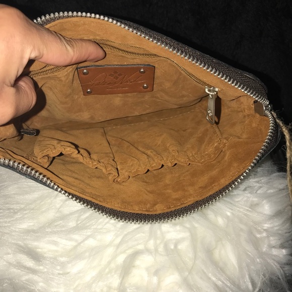 Patricia Nash Turquoise Tooled Cassini Wristlet - Picture 3 of 7